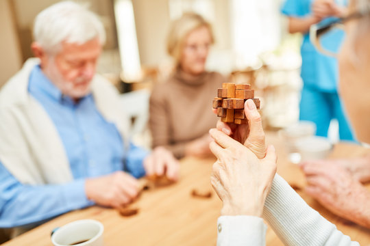 Geduldspiel aus Holz Bausteinen für Senioren