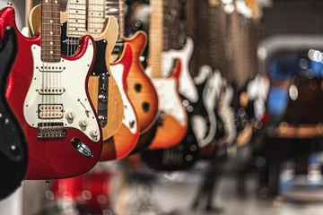 Photo sur Plexiglas Magasin de musique guitars, showcase with guitars hanging in a row