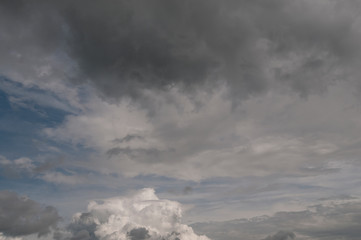 Fototapeta premium in den Wolken