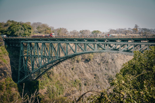 Voctoria Falls - Brücke über dem Sambesi an der Grenze zwischen Simbabwe und Sambia