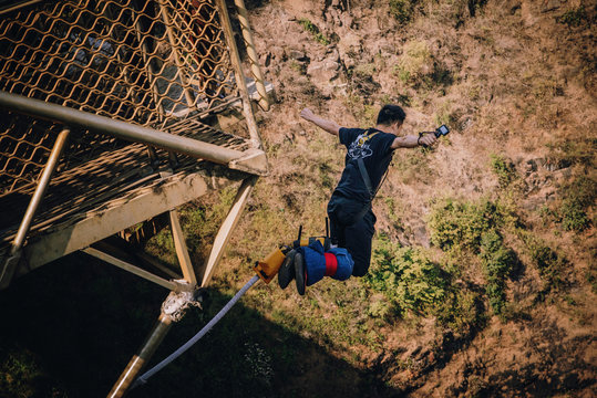 Bungeejumping von der Br&uuml;cke an den Victoriaf&auml;llen zwichen Sambia und Simbabwe