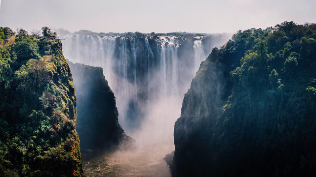 Blick auf die Victoria Falls am sp&auml;ten Nachmittag, Sambesi, Simbabwe, 