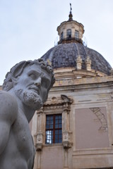 Fototapeta na wymiar particolare di una statua di piazza pretoria, Palermo