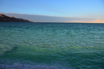 Fototapeta na wymiar Coast of the Dead Sea lit by the evening sun