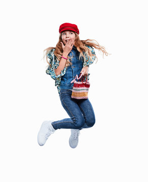 M&auml;dchen mit Handtasche und Hut