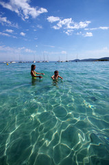 baignade en famille - porquerolles