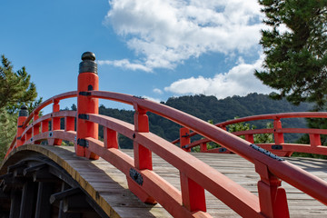 Fototapeta na wymiar 赤い橋