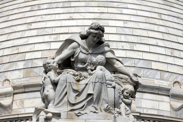 Fototapeta premium Motherhood, the statue on the dome of Victoria Memorial, Kolkata, India