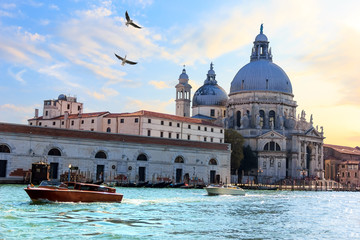 Fototapeta na wymiar Venice lagoon view and Basilica of Santa Maria della Salute, Italy