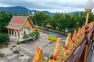 Obraz premium view from the roof of the Buddhist temple Wat Chalong on Phuket island of Thailand