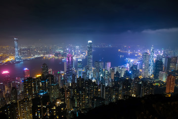 Fototapeta na wymiar 香港 ビクトリアピーク遊歩道（盧吉道観景台）からの夜景