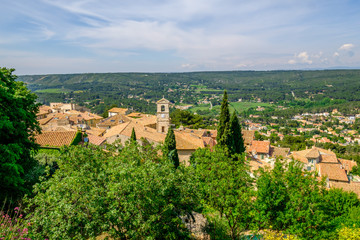 Fototapeta na wymiar Vue panoramique sur le village de Ventabren, Provence, France.