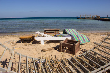 Fototapeta na wymiar old chairs and mattress on the beach