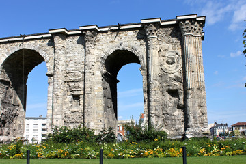 Fototapeta premium Reims, France. The Porte de Mars, an ancient Roman triumphal arch that dates from the third century AD
