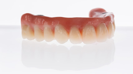 the upper frame of the prosthesis under Ulomov