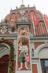 Fototapeta na wymiar City Hall Square with House of the Blackheads and Saint Peter church in Old Town of Riga, Latvia