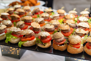Vassoio di mini burgers