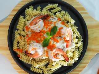 Shrimp carbonara pasta