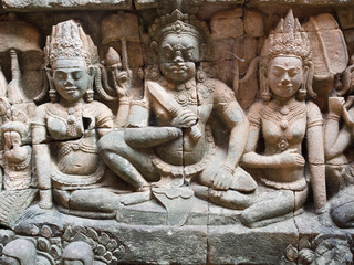 Fototapeta na wymiar Apsara dancers on a wall of th Leper king temple in Angkor.