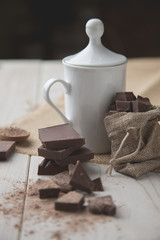 Taza con chocolate caliente