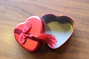 box heart red