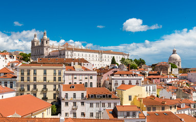 Fototapeta premium Blick auf die Igreja de Sao Vicente de Fora in Lissabon