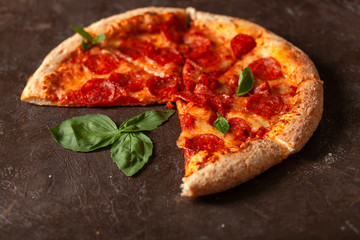 Pizza Pepperoni, pizza ingredients, tomatoes, Basil, spices.