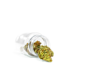 Glas Aufbewahrung Dose mit Cannabis Medizin mit weißem Hintergrund