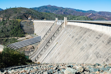 Fototapeta na wymiar Shasta Dam and Lake California
