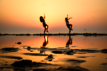 Fototapeta na wymiar Sunset silhouette on the beach