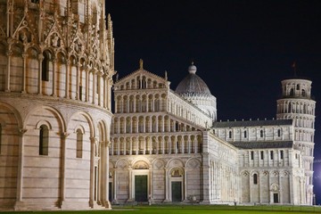 Naklejka premium Pisa Night moments 