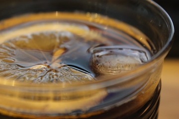  whiskey, cola, cocktail, ice, lemon,