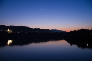 The Twilight of Lake Tsukui - 津久井湖の黄昏