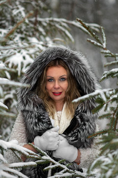 Winter photos of beautiful blue-eyed girl .