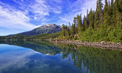 Fototapeta na wymiar Atlin Lake in Kanada
