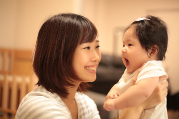 笑顔の親子
