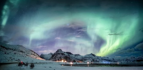 Fototapete Nordlichter Northern lights explosion on snowy mountain range