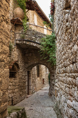 Fototapeta na wymiar The stunning narrow cobblestone streets of the beautiful hilltop village of Peillon in the Alpes-Maritime department of southeastern France