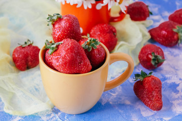 strawberry, daisies, romantic breakfast