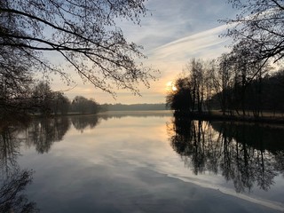 Soleil d'hiver sur un lac