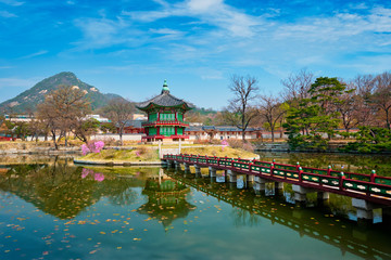 Fototapeta premium Hyangwonjeong Pavilion, Gyeongbokgung Palace, Seoul, South Korea