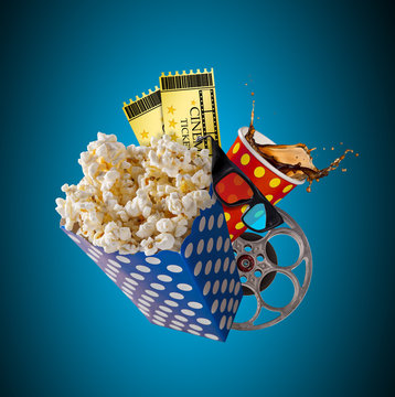 Pop-corn, movie tickets, clapperboard and other things in motion.