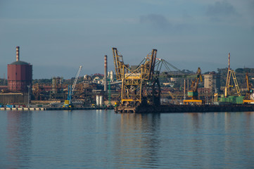 Obraz premium cranes in port