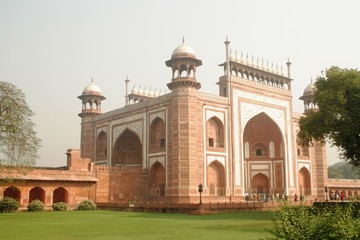 taj mahal entrance