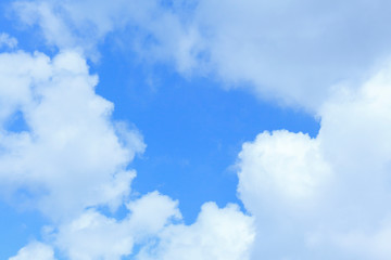Obraz na płótnie Canvas 雲の窓とハートのふち飾り