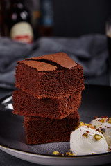 airy cake with ice cream