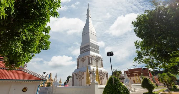 (Phra That Tha Uthen) Famous old relics that have been with Nakhon Phanom for a long time and beautiful architecture.thailand