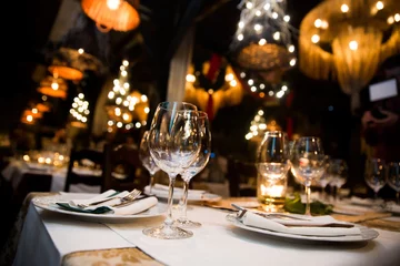 Foto op Plexiglas Geserveerde eettafel. Restaurant interieur © fotosr52