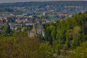 Das Schloss Angenstein ist eine mittelalterliche Burg und befindet sich auf dem Gebiet der Gemeinde Duggingen (Kanton Basel-Landschaft).