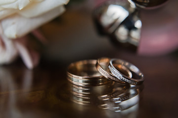Obraz na płótnie Canvas wedding rings with diamonds of the bride and groom, close-up
